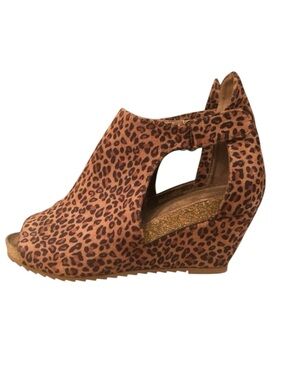 Boutique By Corkys Sunburst Il Wedge
Leopard Print Comfort Size 7